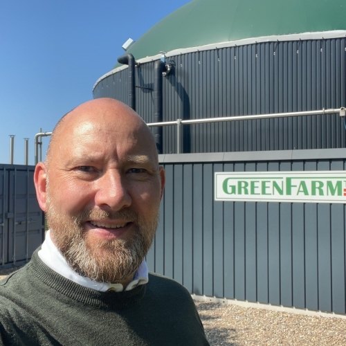 Frank Wennerberg foran GreenFarm anlæg i Gråsten