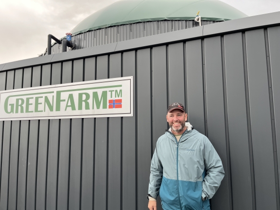 Christian Hansen foran sit GreenFarm anlæg